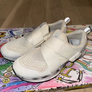 White Tiems Slipstream Women’s 7 for Indoor Cycling!